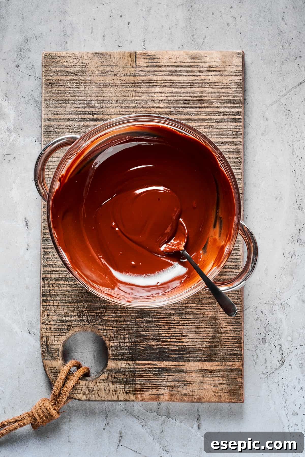 Effortless Chocolate Strawberry Delight 4 A close-up shot of perfectly melted, glossy dark chocolate in a heat-resistant bowl, ready for dipping.