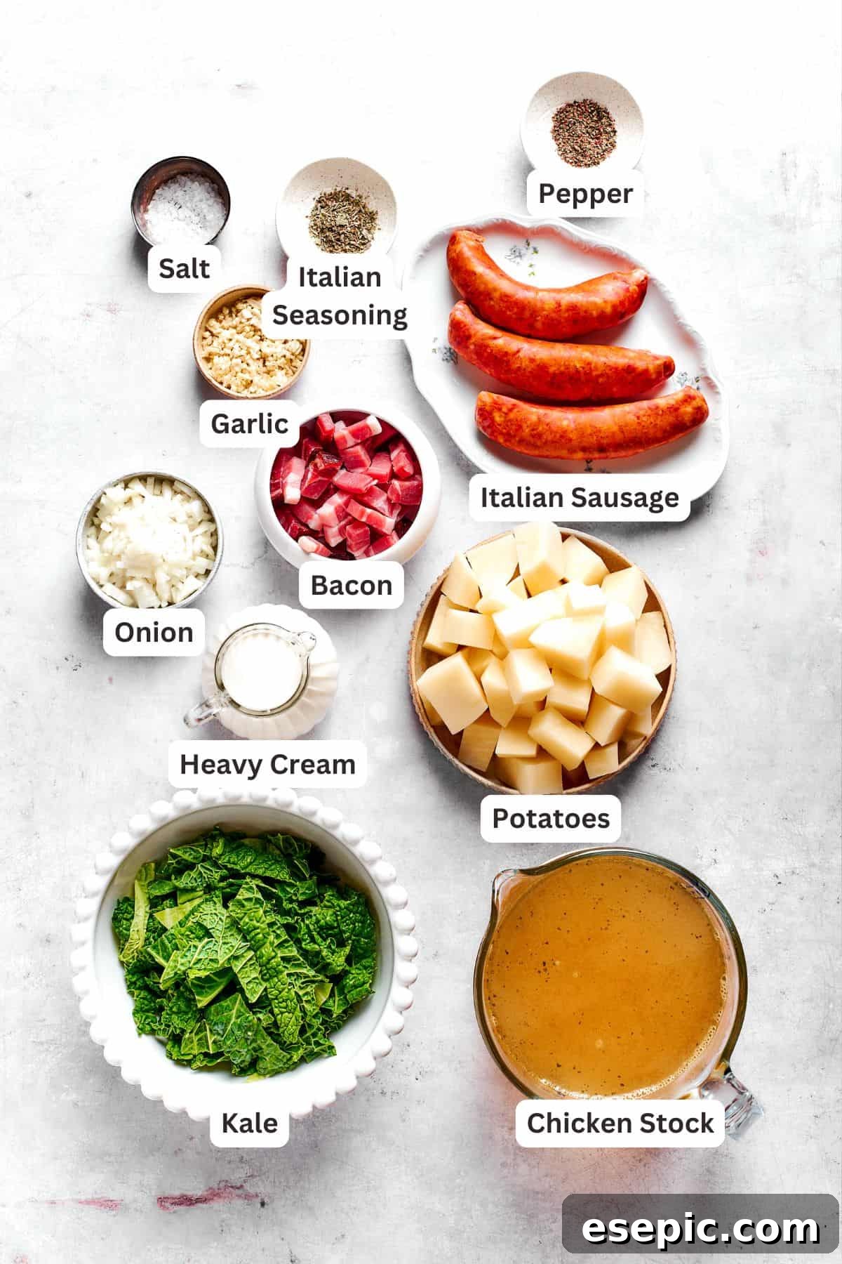 Ingredients for zuppa toscana are labelled: sausage, bacon, chicken broth, spices, garlic, onion, potatoes, kale, heavy cream.